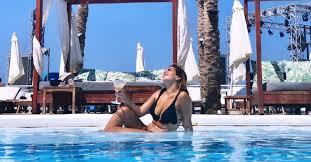 منة فضالي تثير الجدل بكشفها اسم الفنانة الشابة التي خطفت خطيبها منها! Ø´Ø§Ù‡Ø¯ Ù…Ù†Ø© ÙØ¶Ø§Ù„ÙŠ Ø¨Ø¥Ø·Ù„Ø§Ù„Ø© Ø´Ø¨Ù‡ Ø¹Ø§Ø±ÙŠØ© ØªØªØµØ¯Ø± Ø§Ù„ØªØ±Ù†Ø¯ ØªØ±Ù†Ø¯Ø§Øª Ù…ØµØ±
