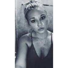 Cassandra Booth's Instagram, Twitter & Facebook