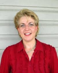 Leslie Shields's Instagram, Twitter & Facebook