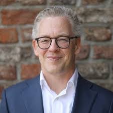 Lisa Steck's Instagram, Twitter & Facebook