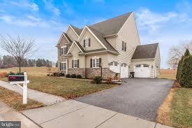 316 Millpond Drive Lititz Pa 17543 Thoughtful Design And Modern Luxury Best Describe This 4 Bedroom 3 Full Bath And 2 Ha Luxury Homes Luxury Property Lititz