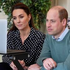 The duchess paired the look with a raspberry velvet clutch that. Np Qzyyxamkdjm