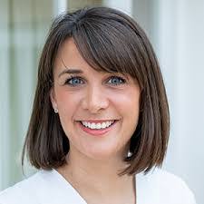 Sarah Steed's Instagram, Twitter & Facebook