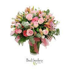 Pin De Baul Gardenia En Para Mama Entrega De Flores Flores De Graduacion Flores De Cumpleanos