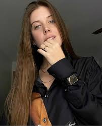 Jodi Taylor: Coveteur Fashion Editor in VIEREN Matte Black Watch