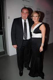 Yıldırım demirören, aslen bursa i̇negöllü'dür. Demiroren E Hirsiz Soku Ht Kulup Galerilari