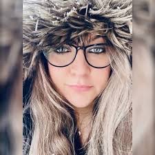 You're doing vibrato… yeah she kinda always does I like her but her voice  is all vibrato to the point it's not vibrato anymore it's just shaky