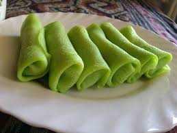 1 cawan tepung gandum 2 biji telur 3 helai daun pandan 1 1/2 cawan santan 1 1/2 sdt garam bila proses memasak dan mengintikan sudah siap, bolehlah dihidangkan. Resepi Kuih Ketayap Sedap Iluminasi