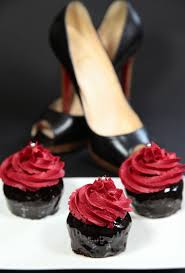 Cupcakes Louboutin Cupcakes Chocolat Noirs Brillants Glacage Vanille Rouge Recette Glacage Vanille Glacage Glacage Rouge