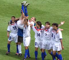 Con un poco menos de dos meses para finalmente comenzar las eliminatorias mundialistas en la conmebol, la selección chilena se encuentra con unas complicaciones en su. Seleccion Chilena Que Fue De Los Seleccionados De Francia 98 As Chile