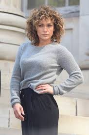 Jennifer Lopez Rocks Short Curly Hair On Shades Of Blue Short Hair Styles Jennifer Lopez Hair Curly Hair Styles