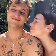 Dua lipa was visibly enjoying herself in a video she shared to her instagram of her partaking in a traditional dance whilst at a holiday resort in albania with her boyfriend and family. Dua Lipa Celebrates Boyfriend Anwar Hadid S 22nd Birthday People Com