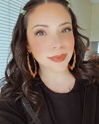 Shawna Pike's Instagram, Twitter & Facebook