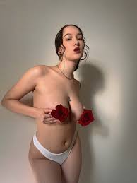 Rachel Hanna - Free nude pics, galleries & more at Babepedia