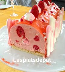 Buche Fraise Citron Champagne Insert Framboise Meringue Lesplatsdepat Gateaux Et Desserts Alimentation Dessert Noel