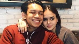 Menurut selebgram dengan nama asli karin novilda sulaiman itu, pria tersebut sudah melakukan aksi bunuh diri dengan klarifikasi yang dibuatnya sendiri. Siapa Edelenyi Laura Anna Selebgram Yang Bongkar Sikap Gaga Muhammad Dan Sebut Mantan Benalu Tribunnews Com Mobile