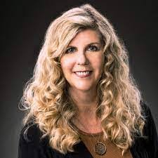 Tami Hubbard's Instagram, Twitter & Facebook