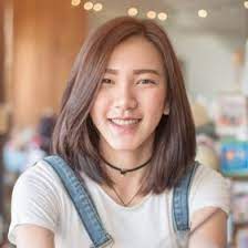 Bila anda memiliki rambut ikal, gaya rambut layer seperti tangga dengan sentuhan ikal dibagian bawah rambut bisa membuat wajah terlihat lebih muda. Bob Segi Layer Pendek Bob Model Rambut Sebahu Novocom Top