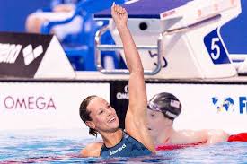 Il nuoto azzurro scrive una pagina storica dello sport italiano in pochi minuti. Federica Pellegrini La Divina Del Nuoto Azzurro