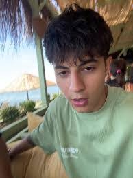 Dora Mutlu's Instagram, Twitter & Facebook