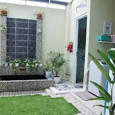 Tanpa kita sadari sebenarnya sebuah taman dalam rumah, memiliki efek yang sangat bagus pada tingkat psikologi para penghuni rumah tersebut. Minimalis Ini 16 Contoh Desain Taman Di Dalam Rumah Yang Cantik