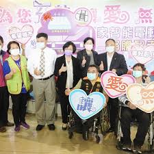 伸仁紡織白燦榮讓愛無限捐贈輔具嘉惠弱勢身障友