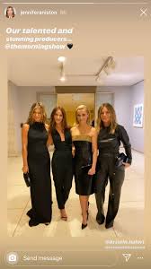 İnternet üzerinden video görüşme şeklinde iletişim kuran ikilinin heyecanlı halleri dikkat çekmişti. Jennifer Aniston Said She Only Joined Instagram To Promote Her New Tv Show
