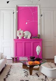 Pink and white paint colors for bedrooms. Rose Fuchsia Une Couleur Tendance Pour La Deco Pink Accent Walls Pink Home Decor Home Decor