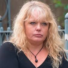 Plenty of Fish encounter turns into nightmare as woman hurls statue through  date's car windscreen