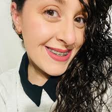 Por supuesto la vibra se siente a kilómetros. Imagínate la mala vibra, se  siente el doble . Mírale a los ojos y sera suficiente. Sea x foto o en  persona