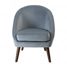 Vous aimerez ses dimensions l 50 x p 58,5 x h 86 cm parfaites. Fauteuil Bleu Clair En Velours Avec Ses Pieds En Bois Chez So Inside