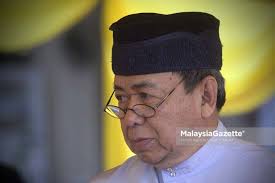The kedah state government has fixed the new date for the birthday celebration of the sultan of kedah, al aminul karim sultan sallehuddin ibni sultan badlishah to be on the third sunday of june each year. Selangor Sultan Orders Chinese Language Road Signs To Be Taken Down Malaysiagazette English Version