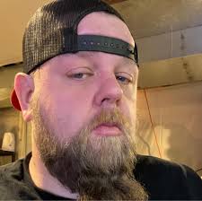 Are there cheats or bugs in Hunt Showdown that prevent enemies from dying  after taking damage?