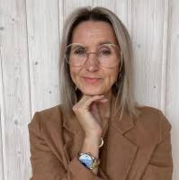 20+ "Karin Oliver" profiles