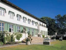 Skaugum ist die residenz des norwegischen kronprinzen in der kommune asker etwa 25 kilometer südwestlich von oslo. Royaltyspeaking House Styles Residences Estates
