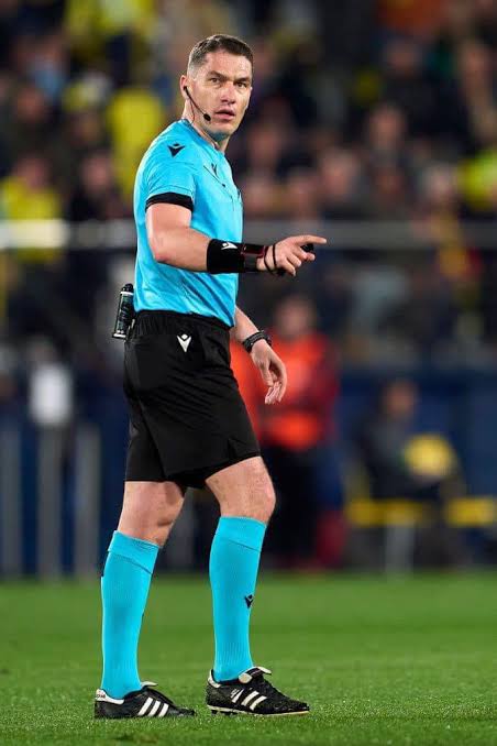 referee football match