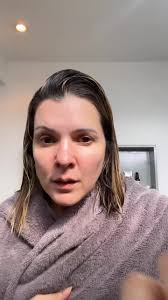 Influencer Problems: ¡Sin Bata de Baño para el Programa de Radio! 😂