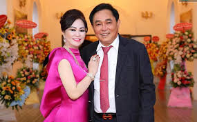 Bà nguyễn phương hằng có tên thật là nguyễn thị thanh tuyền, sinh năm 1971. Ba Chá»§ Ä'áº¡i Nam Vá»£ Ong DÅ©ng Lo Voi Cong Bá»' Con Trai Ca Ä'á»™ Vietnamnet