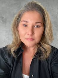 Amy Akin's Instagram, Twitter & Facebook