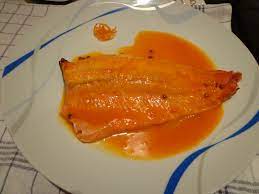Preparate una bistecchiera, quando sara' bella calda, disponetevi i filetti sopra e fateli cuocere bene da entrambe le parti, poi salteli. Trota Salmonata Aromatizzata All Arancia E Semi Di Coriandolo Chez Dan Simo