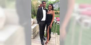 On sunday night, sasha obama's name started trending on twitter after a photo that looked like her began circulating on the app. Sasha Obama Went To Prom And It Was A Proud Moment For Twitter