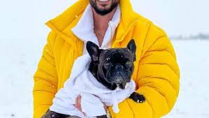 În ciuda faptului că a fost dată în judecată, bruneta continuă să le. Cum Au Fost SurprinÈ™i Dorian Popa È™i Iubita Lui Claudia Iosif Babs LangÄƒ Bradul De CrÄƒciun È›inutele Lor Au Atras ToatÄƒ AtenÈ›ia Antena 1