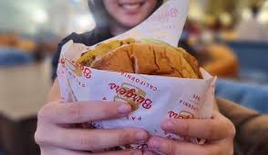 Menurut joe flizzow, walaupun lagu ini ditulis dalam versi bahasa inggeris, ia tidak bermakna sewaktu bertemu dipelancaran album rossa minggu lalu, joe flizzow memaklumkan kepada pihak. This Burger Is Meant To Be Slathered With Cheese Sauce Straight From California Trp