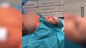 She currently lives in frankfurt, where she originally moved in order to work as a prostitute. Schwesta Ewa Rapperin Lasst Lebensgefahrlichen Beauty Eingriff Durchfuhren