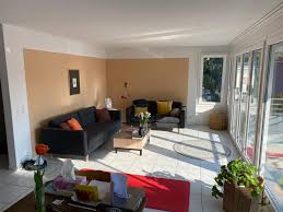 Farben für die wohnzimmer gestaltung nach feng shui die ideale option für die mittig platzierte wohnzimmergestaltung hinsichtlich der farben wäre die kombination aus braun und gelb. Feng Shui Im Wohnzimmer Tipp Mai 2020 Visionare Erfolgs Akademie