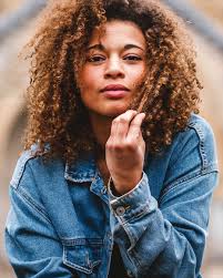 Schauspielerin: Aysha Joy Samuel @ayshe_is_back Du möchtest ebenfalls ein  Portrait-Shooting im Raum Köln? Meld dich bei mir! ☺️ #marc_h_fotografie  #model #shooting #portrait #cologne #portraitphotography #photographer  #photography #outdoor #werbung ...