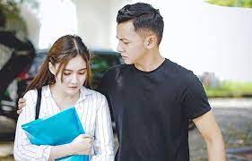 Nella kharisma, born in nganjuk 04 november 1992 is a dangdut singer from indonesia. Father Died Nella Kharisma Write A Touching Message Netral News