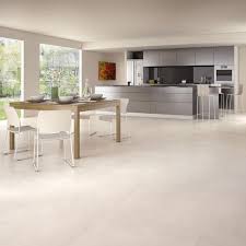 Fliesen Avec Images Cuisines Maison Cuisine Blanche Et Bois Decoration Interieure Chalet