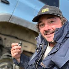 My keyboard drops out after a little time. It doesn't send notes to  ableton. When I unplug it and replug it works fine for 30 seconds and then  it drops out again.