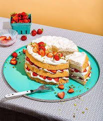 Gateau Des Anges Aux Pistaches Et Aux Fraises Recipe In 2020 No Cook Desserts Strawberry Recipes Angel Cake